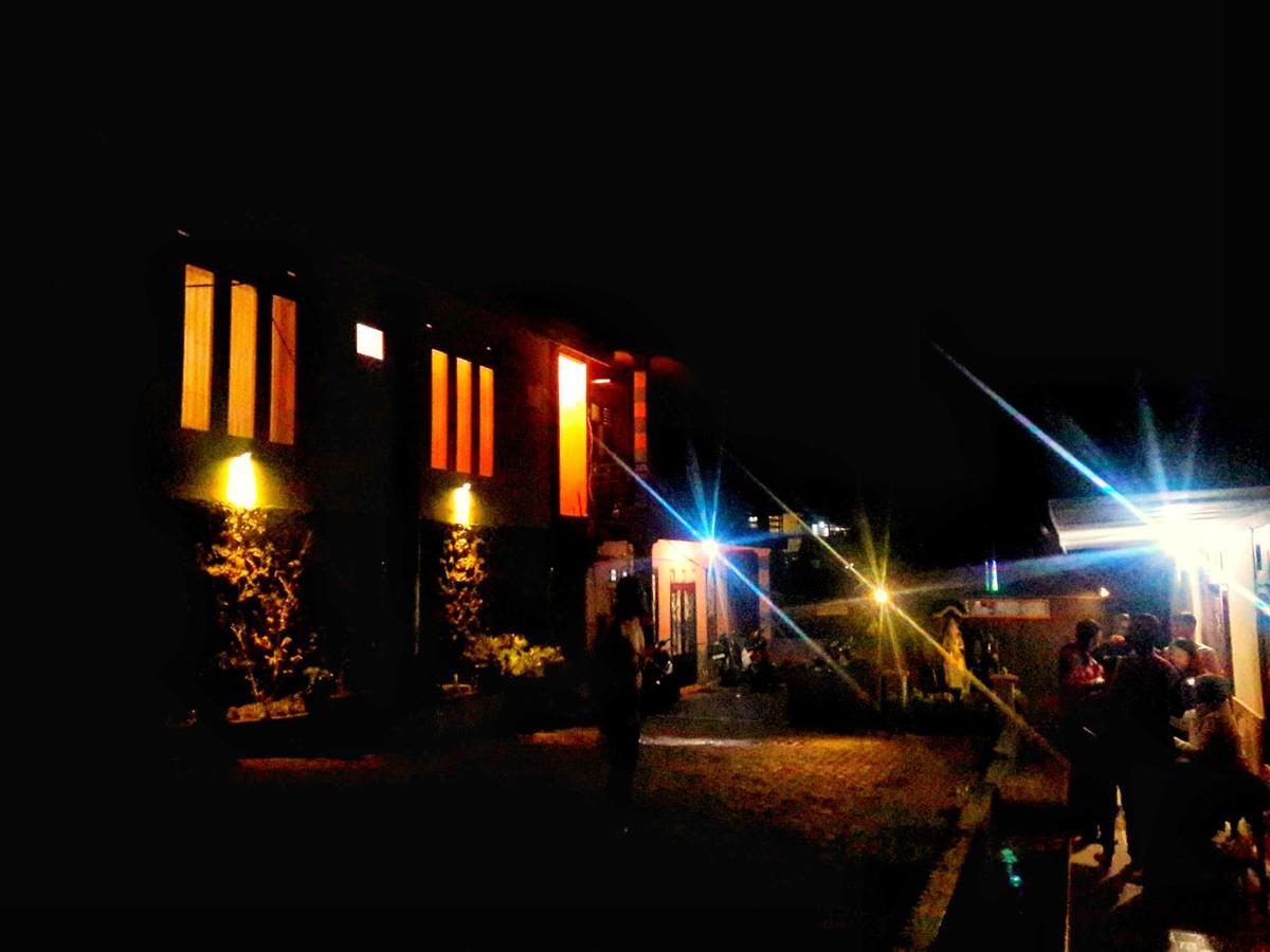 Bromo Otix Guest House Exterior photo